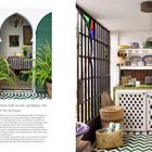 Links: „Forget Annie Hall’s laconic catchphrase...“. Rechts: Küche mit grünen Fliesen, Körben, Geschirr und farbigen Glasfenstern.