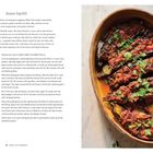 Iman bayildi  
Ein Rezept für griechische Auberginen mit Tomaten und Kräutern.  
Daneben: Ein Auflaufgericht mit gefüllten Auberginen.