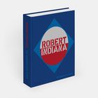 "ROBERT INDIANA" in weiß-rotem Kreis auf blauem Hintergrund. "AN AMERICAN ICON" am Buchrücken und Einband.