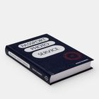 Text: "PASSPORT PHOTO SERVICE", "PHILIP SHARKEY". Ein Buch mit dunklem Einband und schlichtem Design.