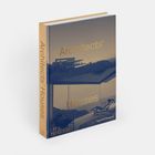 Der Titel "Architects' Houses" steht in goldener Schrift auf dem Cover. Darunter ein modernes Haus in minimalistischer Umgebung.
