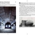 Links: Foto eines Holzhangars mit gewölbtem Dach. Rechts: Historisches Bild eines großen Luftschiffes vor dem Hangar. Text: Beschreibung der Nutzungsgeschichte des Ballonhangars zur Reithalle.