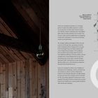 Text über nachhaltiges Bauen und Kreislaufwirtschaft. Links Holzdecke mit hängender Glühbirne, rechts Zeichnungen.