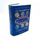 Buchtitel: "Die Einsamkeit von Sonia und Sunny" von Kiran Desai. Blaues Cover mit dekorativen Mustern und einem Verlagssignet.