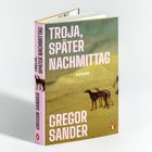 Buch "Troja, später Nachmittag" von Gregor Sander. Cover zeigt Wüstenlandschaft mit zwei Hunden.