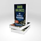Text: "DAVID BALDACCI DIE SILKWELL-VERSCHWÖRUNG THRILLER". Zwei übereinander gestapelte Bücher mit felsigem Hintergrund.