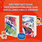 "DIE FORTSETZUNG DER ROMANVORLAGE ZUM ERFOLGREICHEN K-DRAMA!" Zwei bunte Buchcover und Comicfiguren auf rotem Hintergrund.