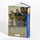 "Anthony Hopkins: We Did Ok, Kid." Ein Buchrücken zeigt ein Porträt von Anthony Hopkins. Auf der Buchrückseite sind ein Foto und Zitate.