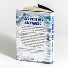 Der Buchrücken und Rückseite zeigen „DER PREIS DES ABENTEUERS“, mit Text über Lukas Wörles Klettertraum. Hintergrund: schneebedeckte Berge.