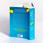 Rückseite eines Buches: Text über ein Fischerdorf in Italien, Liebe und einen Sommer. Cover: blaue Farbe mit Zitronenmotiv.