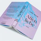 Buchtitel: "Affenliebe" von Lara Rüter. Illustration eines Affen auf lila Hintergrund. Verlag: Hanser.