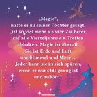 Text über Magie in weißer Schrift auf einem farbenfrohen Himmel mit Sternen. Ein Drache und Waldsilhouette im Hintergrund. Ravensburger-Logo unten.