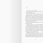 Seite 13, Textbeginn: "MEIN SOHN JOHNNY ist tot. Jonathan Sinclair Dennis, das war sein Name. Er starb im Alter von fünfzehn Jahren."