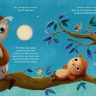 Texte: „Hui, wer spricht denn da? Das ist Oma Eule. Schlaf gut, meine kleine Nachteule!“ Illustration: Eulen auf einem Baum.