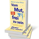 Covertext: "Marie Luise Ritter. Vom Mut, frei zu sein. Wie wir das Leben nach unseren eigenen Regeln gestalten." Stapel Bücher.