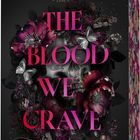„THE BLOOD WE CRAVE“, Roman. Vor dunklem Hintergrund, Blumen und Schmetterlinge um einen Totenkopf.