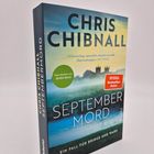 Der Text "CHRIS CHIBNALL SEPTEMBER MORD" ist prominent, darunter eine Landschaft mit Wasser und Bäumen.