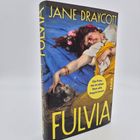 Buchtitel: "Fulvia", Autorin: Jane Draycott. Text: "Die Frau, die im alten Rom alle Regeln brach." Illustration: Frau mit Blumen.