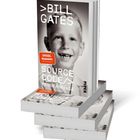 Texte: "BILL GATES", "SOURCE CODE – MEINE ANFÄNGE", "SPIEGEL Bestseller", "PIPER". Cover zeigt ein Kinderfoto in Schwarzweiß.