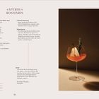 "Aperol Rosmarin" Rezept: Maracuja, Rosmarin, Aperol; Zubereitung und Drinkanleitung. Bild: Cocktailglas mit Rosmarin und Birne.