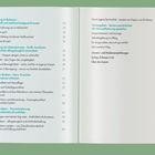 Linke Seite: Kapitelüberschriften zu Ernährung, Bewegung, Risiken und Erfüllung. Rechte Seite: Spiritualität und Weitergehen.