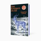 "Das Knistern im All", Stephan Lohse, roman, suhrkamp nova. Illustration: Antilope vor Küste, roter Mond am Nachthimmel.