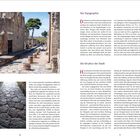 Texte: 
- "Abb. 2 Fassaden aus Tuff- und Ziegelsteinen am Cardo V."
- "Abb. 3 Straße von Herculaneum mit Lavapflaster."
- "Die Topographie"
- "Die Struktur der Stadt"

Beschreibung: Zwei Fotos, eins von antiken Fassaden und eins von einer gepflasterten Straße. Text über Herculaneum.