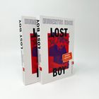 Zwei Bücher mit dem Text "HUBERTUS KOCH LOST BOY", "SPIEGEL Bestseller". Vorderseite zeigt ein rotes Porträt.