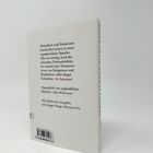 Zitate loben das Buch: "kluge Gedanken" (Tagesspiegel), "unglaubliche Klarheit" (Weidermann), "wie ein guter Song" (Rheinische Post). Buchrücken zeigt "Verena Lueken Alles zählt".