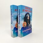 Zwei Taschenbücher mit der Aufschrift "Atmosphere" von "Taylor Jenkins Reid". Cover zeigt eine Person mit Sonnenbrille.