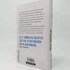 Buchtitel: "Jetzt kommen die Adjektive: Zärtlich! Selbstironisch! Und so sehr komisch!" - Saša Stanišić.