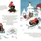 Texte: "Sollte er einfach einen anderen Baum fällen?... Er hatte eine viel bessere Idee... Mühsam zog er aus seinem Maulwurfsbau einen alten Schlittschuh hervor... Nun war sie da! Kichernd schlitterte der kleine Maulwurf darauf hangabwärts, der Stadt entgegen. Unterwegs tunnelte er versehentlich einen erschrockenen Schneemann – doch viel zu schnell war der kleine Maulwurf, um anzuhalten und sich zu entschuldigen. Rasant ging es weiter..."

Illustration: Ein Maulwurf mit roter Mütze fährt auf einem Schlittschuh durch verschneite Landschaft, vorbei an Tieren und einem Schneemann.