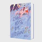 Text: "ZAHL LEISE BIS ZEHN!" von Laura Lähteenmäki. Illustration zeigt zwei Menschen in einer bunten Waldlandschaft.