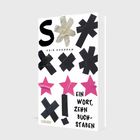 „ADIB KHORRAM, EIN WORT, ZEHN BUCHSTABEN“; schwarze Kreuze, weiße und pinke Sterne, ein Logo unten.