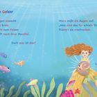 Texte: Party in Gefahr. Am Morgen erwacht Mara als Erste... Illustration einer Unterwasserwelt. Junge mit Muschel, Fische, Pflanzen.