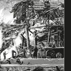Texte: "...um geheime Untersuchungen in der alten Hafenstadt Innsmouth im Bundesstaat Massachusetts anzustellen..." Eine zerstörte Struktur mit Trümmern, Menschen beobachten.