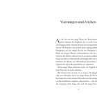 Überschrift: "Warnungen und Zeichen". Text erzählt von einem jungen Mann im Kuriositätenladen und einer Türglocke.
