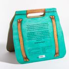 Text: Fans von Kokosnuss, Matilda und Oskar finden im Rätsel-Rucksack Bilderrätsel, Labyrinthe, und mehr. Illustration: Ein grüner Rucksack mit Griff.