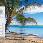 Rechter Rand: "APRIL". Links Text über Reiseziele im April, Aufzählung von Orten und Seitenzahlen. Tropenstrand mit Palmen und Boot.