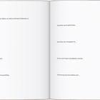 INHALTS-VERZEICHNIS mit Themen wie Weltkarte, Reisen und Notfalladressen. Hell gestaltete Doppelseite mit zentralem Text.