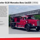 Drehleiter DL30 Mercedes-Benz Lko325 (1956). Ein rotes, historisches Feuerwehrauto mit ausgefahrener Leiter.