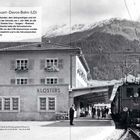 Text: "Die Strecken der Landquart–Davos-Bahn (LD)". 
Historisches Foto eines Bahnhofsgebäudes mit Zug, Bergen im Hintergrund.