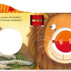 „Der Löwe spielt so gern Verstecken! Kannst du seine Freunde entdecken?“ Links Erdmännchen, rechts Löwe.