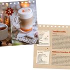 Vanillesoufflé und Möhren-Gewürz-Milch Rezepte mit Zutatenlisten. Links: Soufflé und Gewürzmilch in Glas mit Schaum.