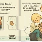 "Du warst in Mamas Bauch. Und in Mamas Bauch wächst gerade noch ein kleines Baby!" Illustration: Frau, Kinder, Embryo.