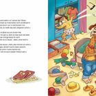 Text: Giraffenhund kullern vor Lachen die Tränen… Kratzbürste seufzt: »Nein, das möchte ich nicht.«  
Illustration: Ein Hund mit Giraffenhals und ein weiterer Hund packen spielerisch Koffer.