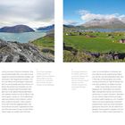 Texte: "Südgrönland", "Auf den Spuren der Nordmänner", "Sommeridylle in Igaliku". Links steinige Landschaft mit Person, rechts grünes Dorfpanorama.