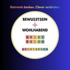 "Perfekt für unterwegs, zwischendurch oder als kleines Geschenk." Eine ältere Person löst ein Rätselbuch.