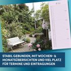 Der Text beschreibt einen stabil gebundenen Kalender mit Plätzen für Termine. Im Hintergrund ein blühender Garten mit Bank.