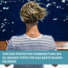 Text: „Von der perfekten Vorbereitung bis zu Insider-Tipps für das beste Board-Erlebnis.“ Person von hinten, auf ein Meer blickend.